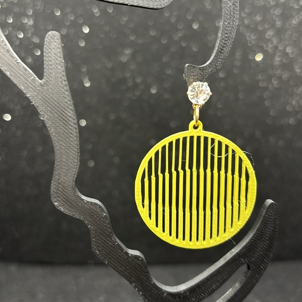The Sharp Spin Earrings - Picture 3 of 4